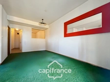 Local/bureau / appartement T2  à vendre MALLEMORT avec sa piscine résidentielle  au domaine de Pont Royal 
