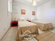  Light, calm, authenticity... A Pont Royal lifestyle. 50m² apartment with hill views, large terrace, 2 real bedrooms, swimming pool, parking space, bicycle garage.