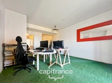 Local/bureau / appartement T2  à vendre MALLEMORT avec sa piscine résidentielle  au domaine de Pont Royal 