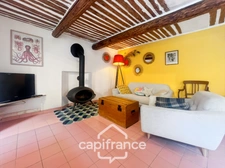 MERINDOL  MAISON DE CHARME, cour extérieure et roof top,2 chambres, 1 pièce,  1 bureau, 1 cave,  au cœur du village  A DECOUVRIR ! 