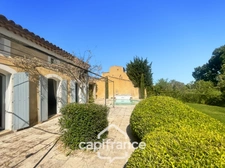 Villa de plain pied de 150 m² avec vue sur le trou numéro 10 , au Domaine et Golf de Pont Royal, terrain 628 m² ,  4 chambres, piscine, garage 