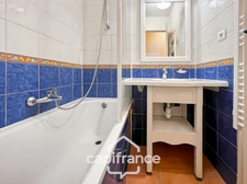 Royal Bridge in Provence, 27m² apartment with Luberon view, one furnished and equipped bedroom