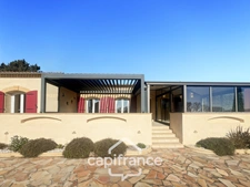 Single-storey property in the countryside with panoramic views, built in 1980, 177m2 house with 3/4 bedrooms on a 2280m2 plot 