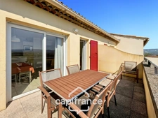 Domaine de Pont ROYAL between CIEL & LUBERON, well-maintained 40m2 top-floor apartment with panoramic views, terrace, and residential area with swimming pool