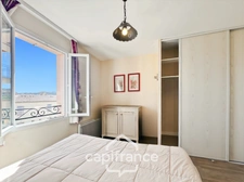 DOMAINE DE PONT ROYAL, maison  de 45 m2, élevée d'un étage,  2 vraies chambres, mitoyenne d'un seul côté, piscine privative, emplacement pour véhicule 