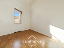 MALLEMORT, fully renovated village house of 115 m2, very well maintained, 1 floor, spacious rooms, 3 bedrooms, 2 bathrooms, well located, outdoor space, storage room 