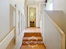  Charmant Bastidon dans le Domaine du Golf de Pont Royal, 45 m2 habitable, ravalé, avec jardin privatif, élevé d'un étage, 2 chambres,  terrasse, calme et nature