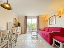 DOMAINE DE PONT ROYAL, 45 m2 house with unobstructed views, two stories, 2 bedrooms, semi-detached on one side, private swimming pool, numbered parking space 