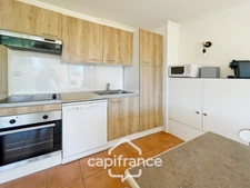 Appartement en rez-de-jardin , 3 chambres , place de parking , exposé Est sur le Domaine et Golf de Pont Royal
