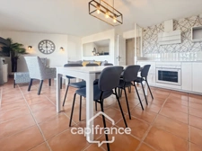 RARE FIND IN THE PONT ROYAL ESTATE, TOP FLOOR APARTMENT OF 63 m2 WITH PANORAMIC VIEWS, 3 BEDROOMS, CORNER TERRACE, AND PARKING SPACE 