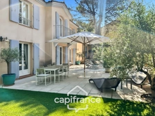 PONT ROYAL GOLF COURSE: Charming, light-filled bastide of 140 m² set on a 657 m² plot, 4 bedrooms including a master suite, 2 bathrooms, swimming pool, double garage