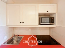 PONT ROYAL EN PROVENCE APPARTEMENT DE  27 M2 VUE LUBERON UNE CHAMBRE MEUBLE EQUIPE UNE PLACE DE PARKING B