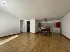 Alleins, maison de plain pied de  83m2 environ établie en zone agricole sur une parcelle de 3033 m2 avec garage attenant 