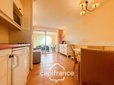 PONT ROYAL EN PROVENCE APPARTEMENT DE  27 M2 VUE LUBERON UNE CHAMBRE MEUBLE EQUIPE UNE PLACE DE PARKING B