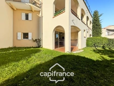Appartement en rez-de-jardin , 3 chambres , place de parking , exposé Est sur le Domaine et Golf de Pont Royal