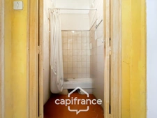 ne demeure de caractère au cœur de la Provence: 242 m2 de superficie habitable , une TERRASSE PANORAMIQUE. Distribution sur 3 niveaux :charme, authenticité, confort et bien être  sont les maitres mots