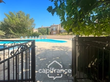  Light, calm, authenticity... A Pont Royal lifestyle. 50m² apartment with hill views, large terrace, 2 real bedrooms, swimming pool, parking space, bicycle garage.