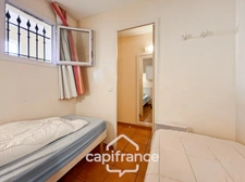 PONT ROYAL EN PROVENCE APPARTEMENT DE  27 M2 VUE LUBERON UNE CHAMBRE MEUBLE EQUIPE UNE PLACE DE PARKING B