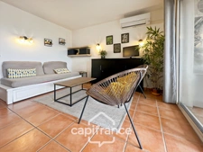 RENOVATED apartment WITH panoramic VIEW, double terrace of 30 m2, 2 bedrooms, new kitchen, parking space under the residence.