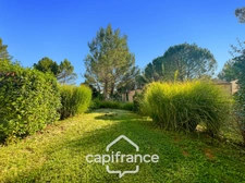  Charmant Bastidon dans le Domaine du Golf de Pont Royal, 45 m2 habitable, ravalé, avec jardin privatif, élevé d'un étage, 2 chambres,  terrasse, calme et nature