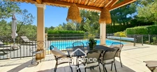 Prestigious property on the Pont Royal golf course, elevated on one level with a total surface area of 190 m2 with unobstructed views, set on 1700 m2 of land, its secure swimming pool, outbuildings