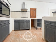 Projet sur Charleval :  BAS DE MAISON  de 57  m2 ,séjour cuisine , espace dinatoire , salle de bain à créer,  garage .    