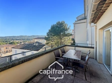 Domaine de Pont ROYAL between CIEL & LUBERON, well-maintained 40m2 top-floor apartment with panoramic views, terrace, and residential area with swimming pool