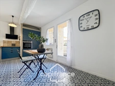 MALLEMORT, fully renovated village house of 115 m2, very well maintained, 1 floor, spacious rooms, 3 bedrooms, 2 bathrooms, well located, outdoor space, storage room 