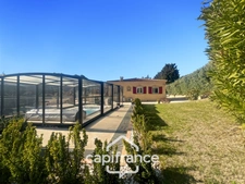Single-storey property in the countryside with panoramic views, built in 1980, 177m2 house with 3/4 bedrooms on a 2280m2 plot 