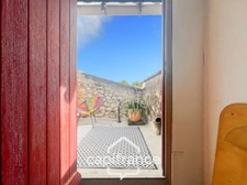 MERINDOL  MAISON DE CHARME, cour extérieure et roof top,2 chambres, 1 pièce,  1 bureau, 1 cave,  au cœur du village  A DECOUVRIR ! 