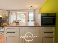 RENOVATED apartment WITH panoramic VIEW, double terrace of 30 m2, 2 bedrooms, new kitchen, parking space under the residence.