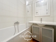 RARE FIND IN THE PONT ROYAL ESTATE, TOP FLOOR APARTMENT OF 63 m2 WITH PANORAMIC VIEWS, 3 BEDROOMS, CORNER TERRACE, AND PARKING SPACE 