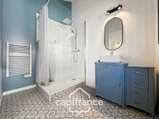 MALLEMORT, fully renovated village house of 115 m2, very well maintained, 1 floor, spacious rooms, 3 bedrooms, 2 bathrooms, well located, outdoor space, storage room 