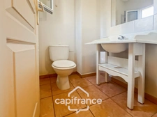 Domaine de Pont royal, spacieux et lumineux appartement de 40 m2,belle vue, localisé en angle, une chambre,  grande loggia terrasse, place de parking  sous la résidence 