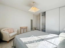  Light, calm, authenticity... A Pont Royal lifestyle. 50m² apartment with hill views, large terrace, 2 real bedrooms, swimming pool, parking space, bicycle garage.