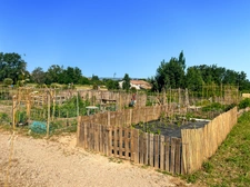 Authentique maison de village de 118 m2 en pierre, climatisée, terrasse de 50 m2, cuisine extérieure, double garage, grenier, trois belles chambres  2 salle de bains, buanderie  