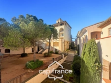 RARE FIND IN THE PONT ROYAL ESTATE, TOP FLOOR APARTMENT OF 63 m2 WITH PANORAMIC VIEWS, 3 BEDROOMS, CORNER TERRACE, AND PARKING SPACE 