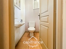  Charmant Bastidon dans le Domaine du Golf de Pont Royal, 45 m2 habitable, ravalé, avec jardin privatif, élevé d'un étage, 2 chambres,  terrasse, calme et nature