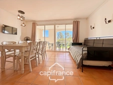 Appartement en rez-de-jardin , 3 chambres , place de parking , exposé Est sur le Domaine et Golf de Pont Royal