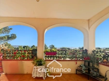 Appartement rare de 44m2 au DOMAINE DE PONT ROYAL / VUE DEGAGEE 1er ETAGE/ 3 CHAMBRES /1 SDB/1 SD'EAU/ PLACE DE PARKING