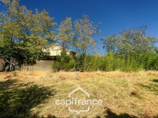Building plot of 639 m2, marked out, free builder, flat and sunny, village center, not serviced.