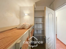 42 m2 renovated apartment, with garden, two air conditioning units, one bedroom, one cabin bedroom, a laundry room, a shower room, terrace loggia, parking space   