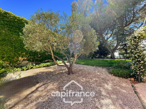GOLF DE PONT  ROYAL, Villa de plain pied de 127 m² climatisée sur un terrain de 995 m², bordure de fairway, piscine