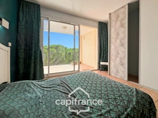 Domaine de Pont Royal, Duplex climatisé T3 de 49m2 situé sur le haut du Village, 2 chambres une double terrasse et une 2ème terrasse , belle exposition, ascenseur, place de parking  