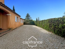 Maison individuelle et familiale de 165 m2, 7 pièces, située à  ALLEINS proche Salon de Provence établie sur un terrain de 945m² avec  piscine et dépendances