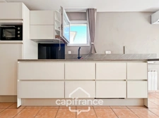 Domaine de Pont Royal, Duplex climatisé T3 de 49m2 situé sur le haut du Village, 2 chambres une double terrasse et une 2ème terrasse , belle exposition, ascenseur, place de parking  