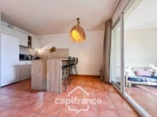 42 m2 renovated apartment, with garden, two air conditioning units, one bedroom, one cabin bedroom, a laundry room, a shower room, terrace loggia, parking space   