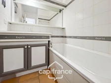 DERNIER ETAGE Domaine de Pont Royal, emplacement et vue remarquable de cet appartement 42 m2,1 chambre, 1 chambre cabine; 2 SDB belle exposition, vue dégagée, grande terrasse 