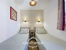 DOMAINE DE PONT ROYAL, 45 m2 house with unobstructed views, two stories, 2 bedrooms, semi-detached on one side, private swimming pool, numbered parking space 