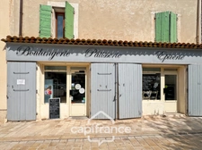 Projet sur Charleval :  BAS DE MAISON  de 57  m2 ,séjour cuisine , espace dinatoire , salle de bain à créer,  garage .    